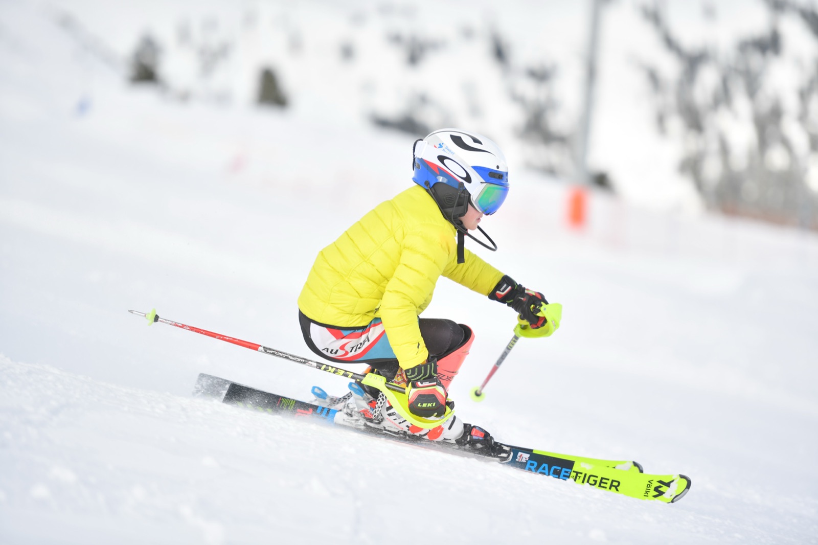 Rennläuferin im Slalom am Hintertuxer Gletscher