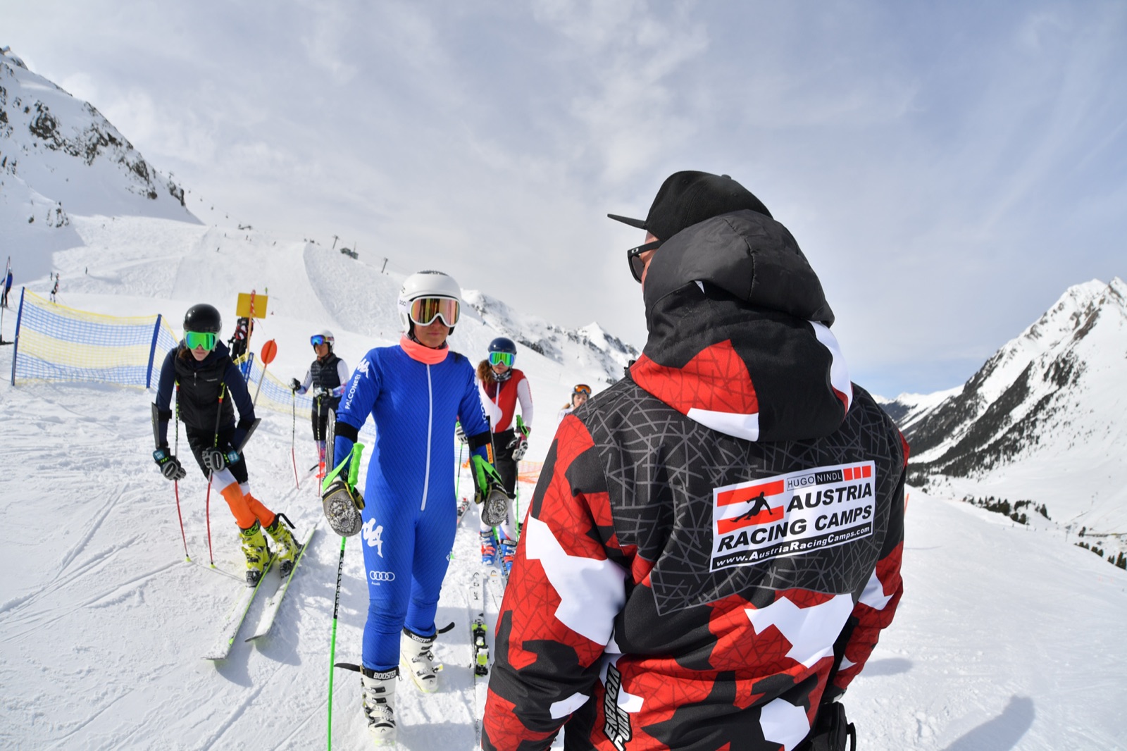 ARC-Trainer mit seiner Trainingsgruppe am Hang